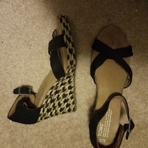 Tom's wedge sandals